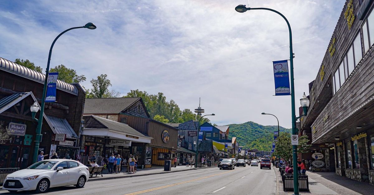 INSIDER TIPS AND TRICKS FOR PLANNING THE PERFECT VACATION IN GATLINBURG TENNESSEE