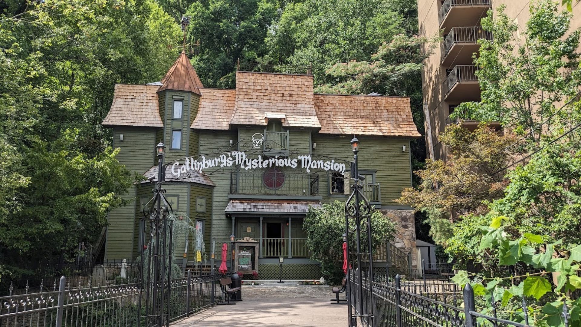 Gatlinburg's Mysterious Mansion Gatlinburg's Mysterious Mansion