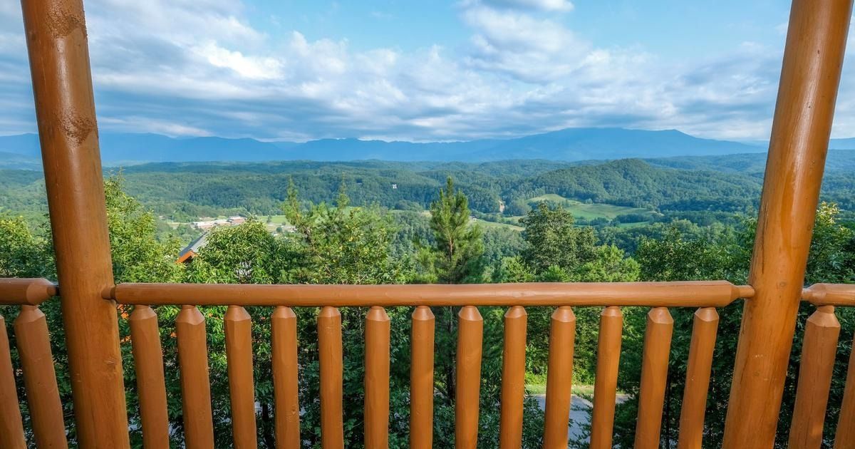 5 Reasons to Stay in Our Gatlinburg Cabins with Gorgeous Mountain Views 5 Reasons to Stay in Our Gatlinburg Cabins with Gorgeous Mountain Views