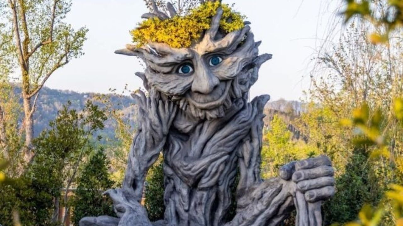 A whimsical troll statue with a cheerful expression in Gatlinburg.
