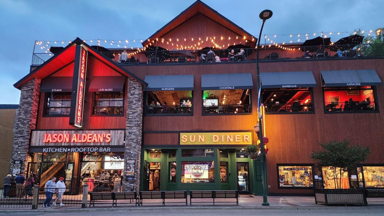 5 Can't-Miss Restaurants on Gatlinburg's Historic Strip 5 Can't-Miss Restaurants on Gatlinburg's Historic Strip