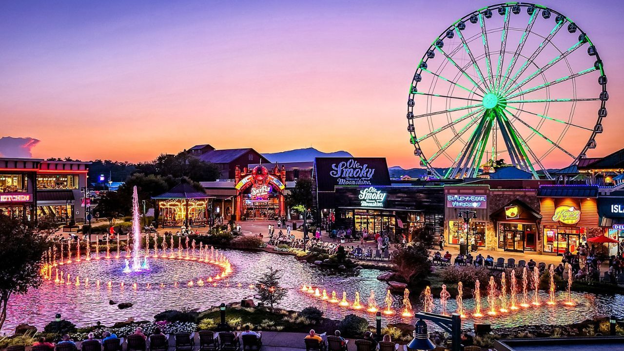 Thanksgiving Weekend in Pigeon Forge: Where to Eat, Stay, and Play Thanksgiving Weekend in Pigeon Forge: Where to Eat, Stay, and Play
