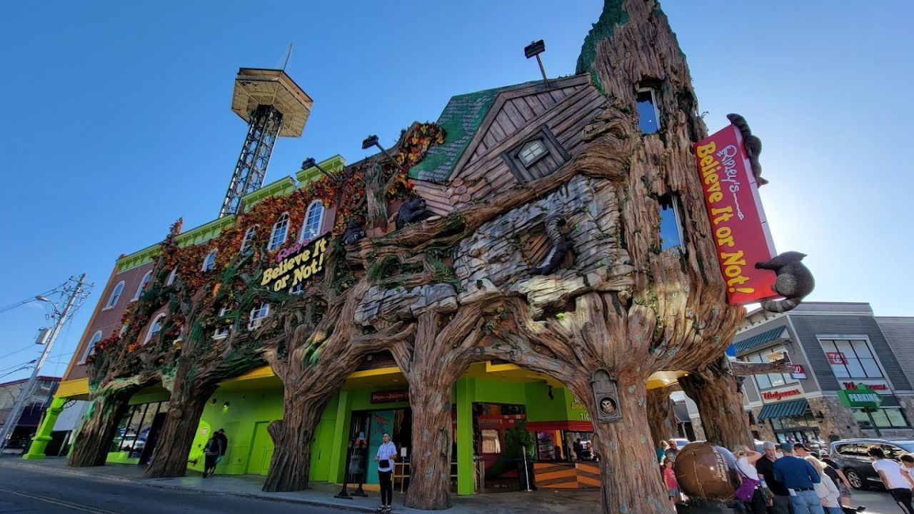 Top 9 Attractions on the Gatlinburg Strip Top 9 Attractions on the Gatlinburg Strip