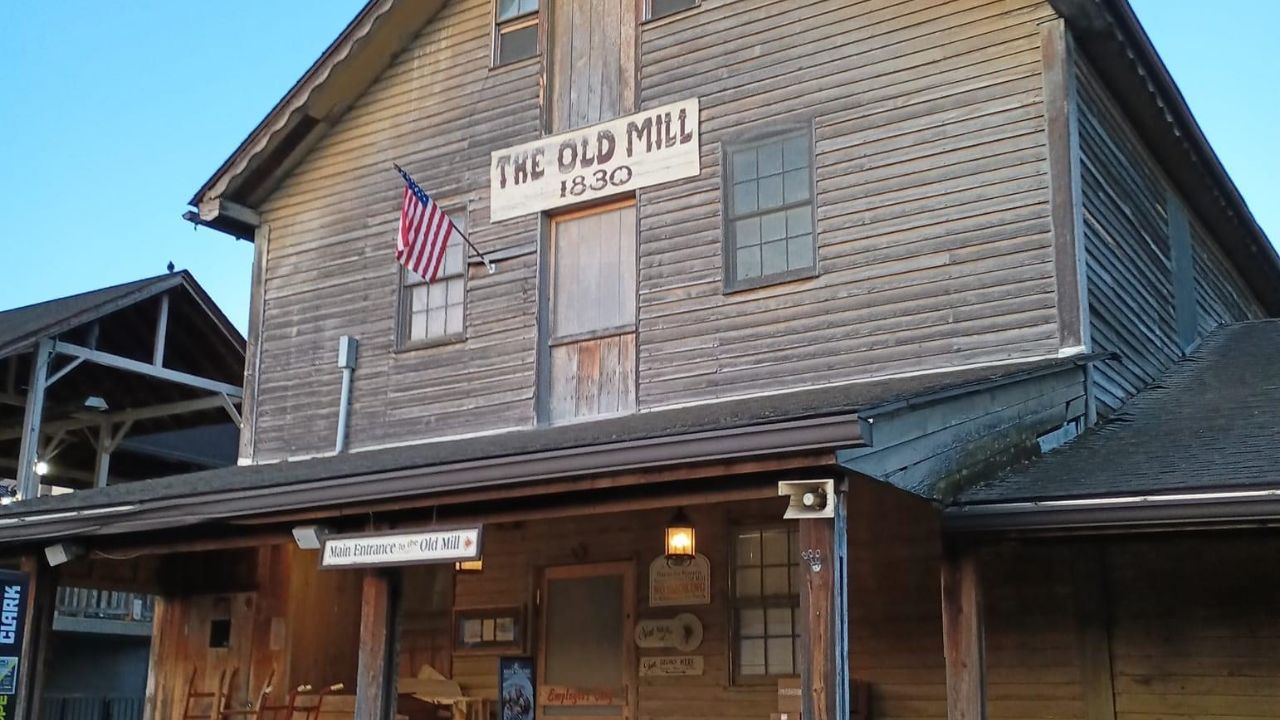 A general store in Pigeon Forge specializing in local artisan products.