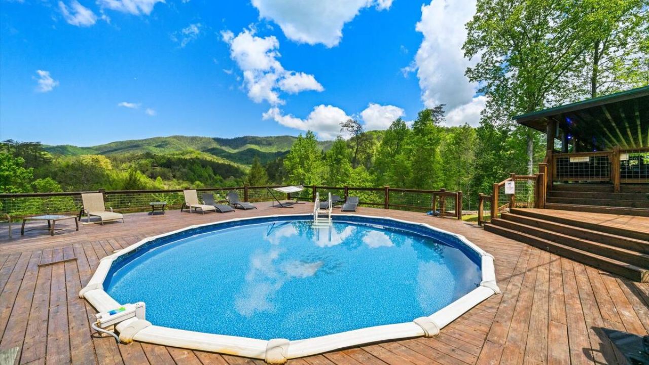 Top 4 Gatlinburg and Pigeon Forge Cabins with Private Outdoor Pools Top 4 Gatlinburg and Pigeon Forge Cabins with Private Outdoor Pools