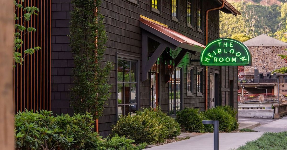 A Guide to the Best Local Restaurants for a Romantic Dinner in Gatlinburg A Guide to the Best Local Restaurants for a Romantic Dinner in Gatlinburg