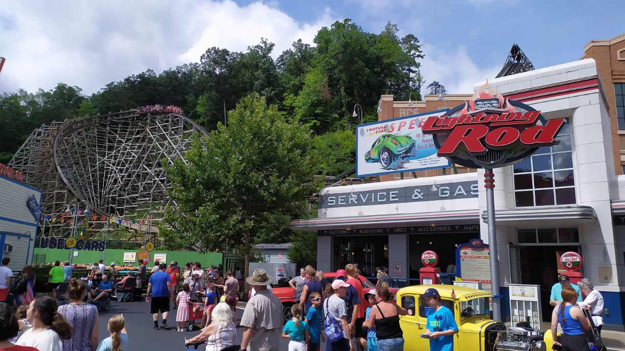 About the Lightning Rod Roller Coaster at Dollywood About the Lightning Rod Roller Coaster at Dollywood