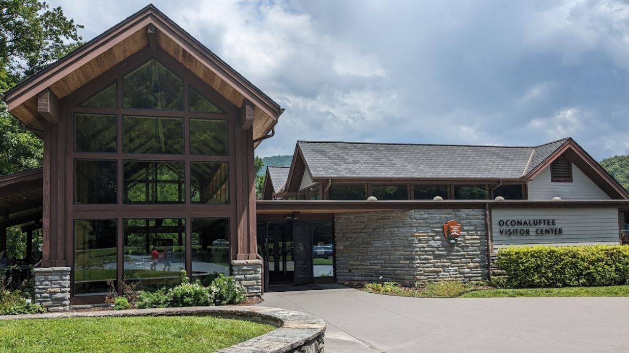Planning Your Visit to the Oconaluftee Visitor Center in the Smoky Mountains