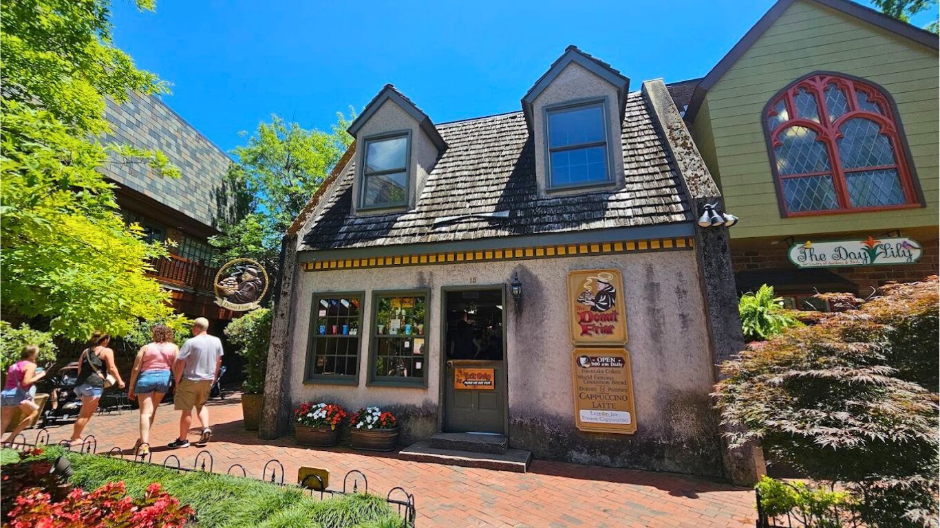 4 Delicious Breakfast Restaurants in Gatlinburg 4 Delicious Breakfast Restaurants in Gatlinburg
