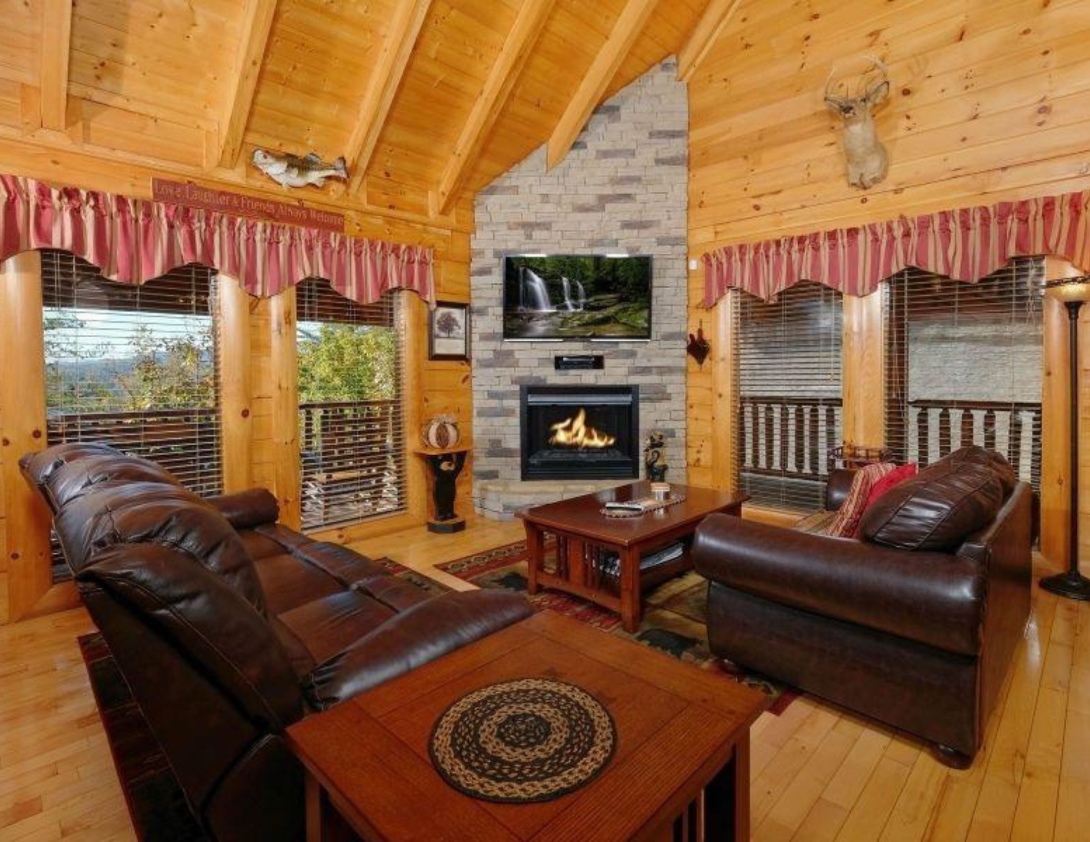 Pigeon Forge Cabins with a Fireplace Pigeon Forge Cabins with a Fireplace
