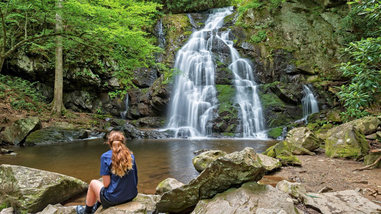 Top 4 Waterfalls in Gatlinburg, Tennessee Top 4 Waterfalls in Gatlinburg, Tennessee