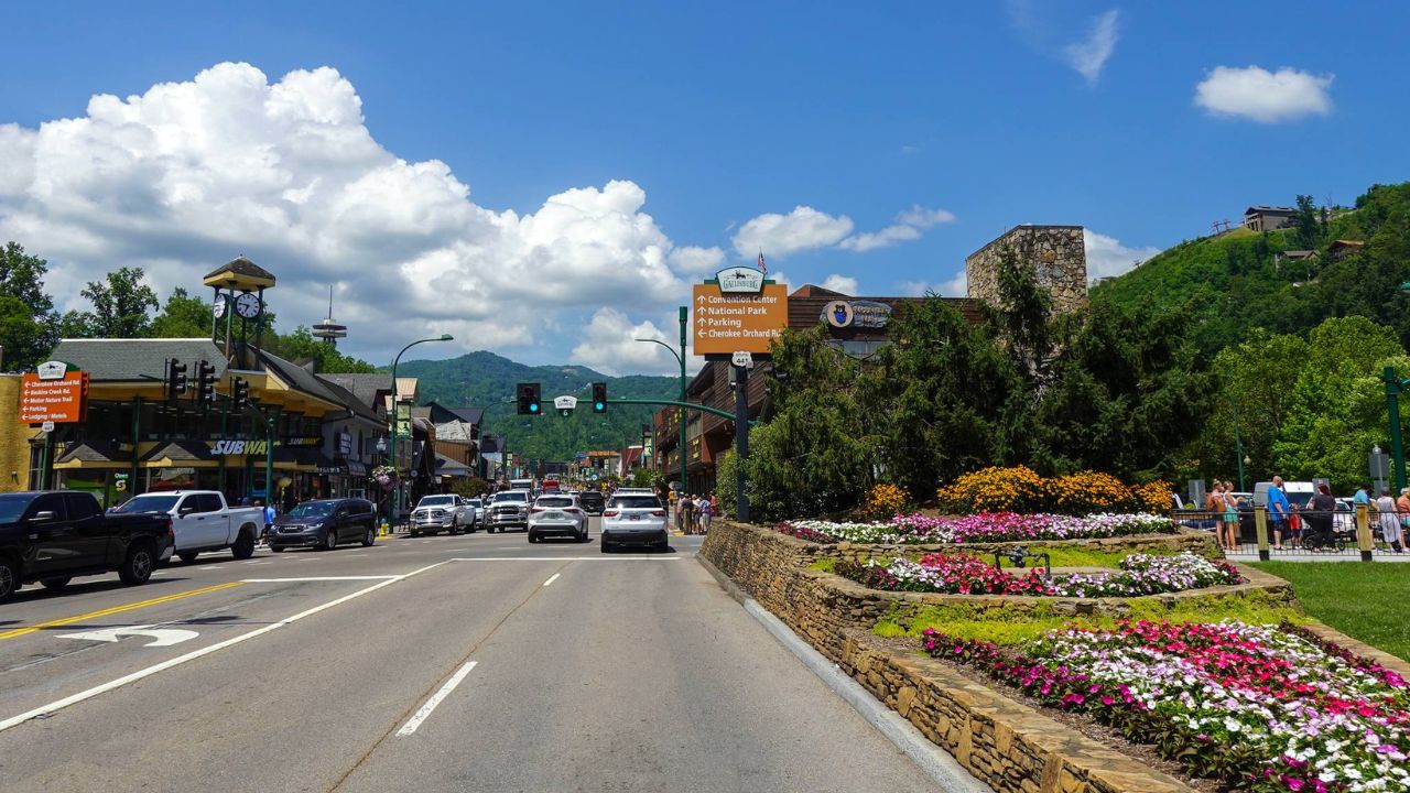 What is Peak Season in Gatlinburg? What is Peak Season in Gatlinburg?