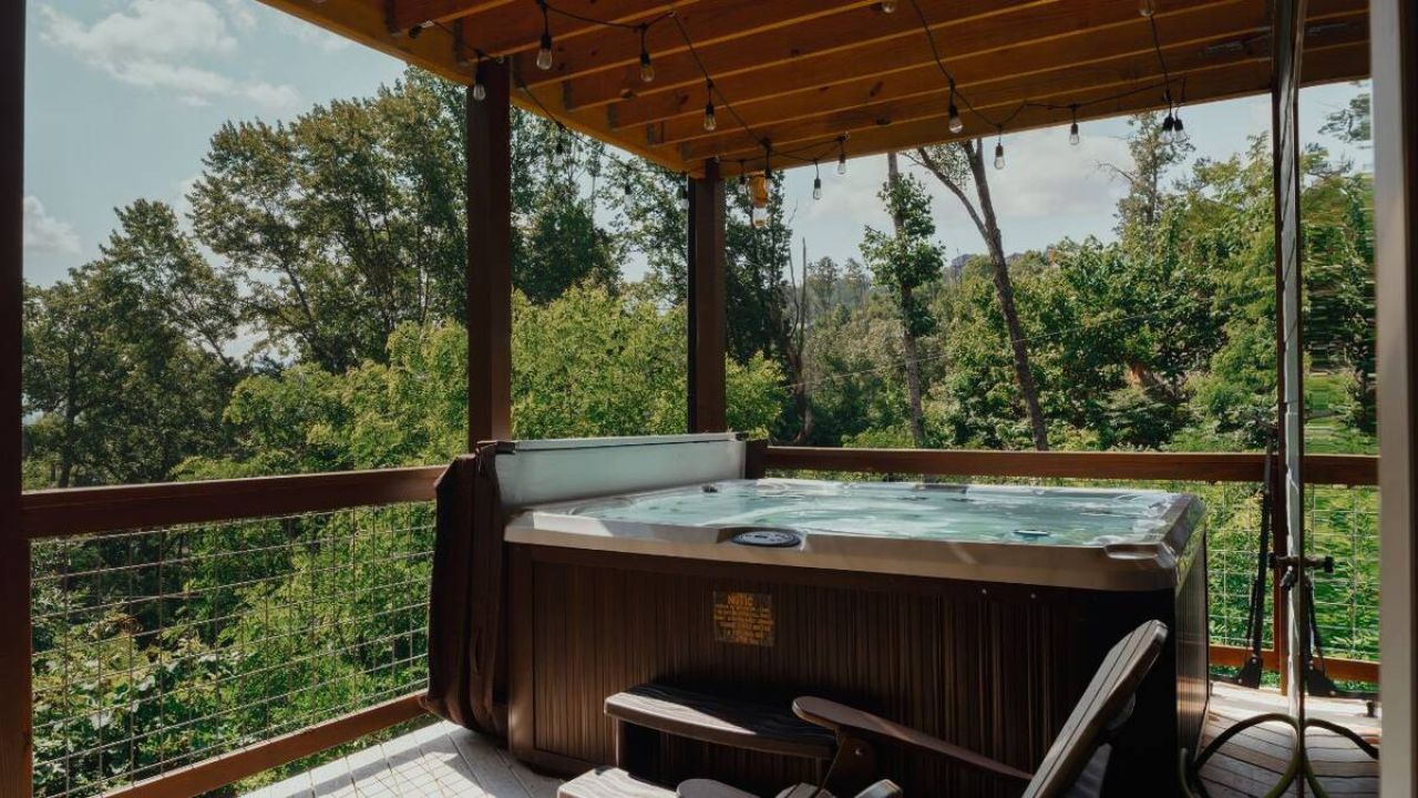 7 Best Gatlinburg Cabins with Hot Tubs 7 Best Gatlinburg Cabins with Hot Tubs