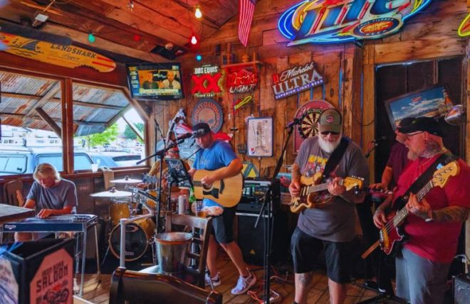 Best Bars and Breweries in Pigeon Forge for a Bachelor Night Out