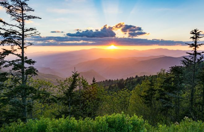 Gatlinburg & Pigeon Forge Weather by Month: Complete Year-Round Guide