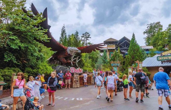 The Best Day to Visit Dollywood