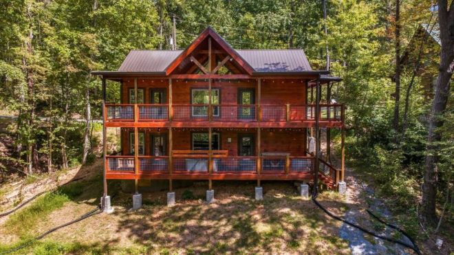 How Our Local Expertise Gives Your Cabin an Edge in the Market