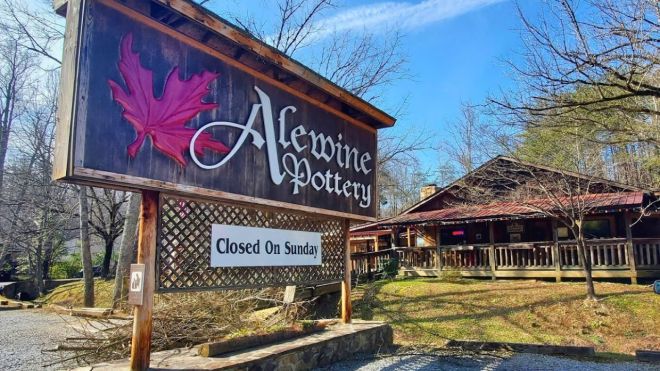 Holiday Shopping in Gatlinburg: Top 10 Spots to Find Unique Gifts