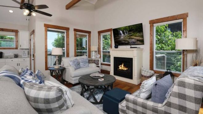 No Surprises, Just Solutions: Transparent Pricing Policy for Vacation Rental Owners