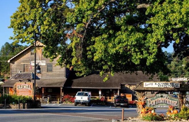 Best Souvenirs to Bring Home from the Smoky Mountains