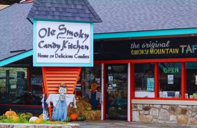 6 Best Candy Stores in Gatlinburg TN