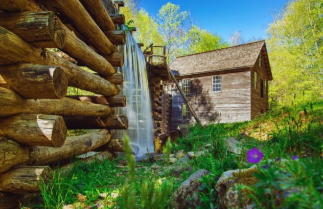 Why March Is the Ideal Time for a Smoky Mountain Getaway