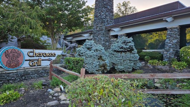 4 Best Gatlinburg Steakhouses for an Unforgettable Anniversary Dinner