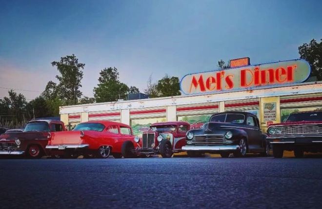 6 Fun Places to Eat in Pigeon Forge