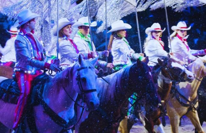 What to Expect at Dolly Parton’s Stampede Holiday Show