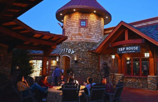 Best Burgers in Gatlinburg with a Side of Amazing Views