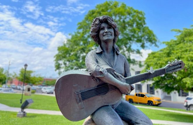 Where to Find the Dolly Parton Statue in the Smoky Mountains