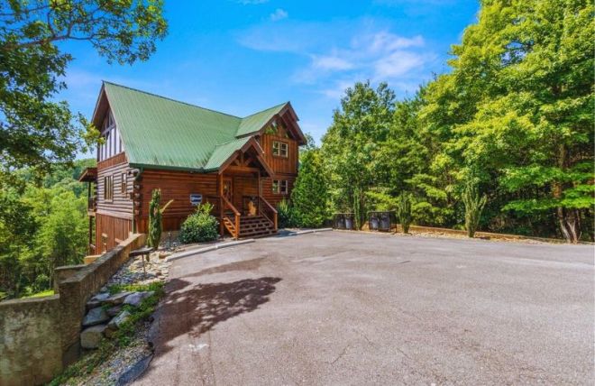 Last-Minute Vacation to Gatlinburg and Pigeon Forge Cabins