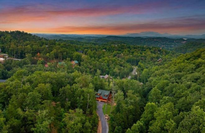 What Makes a Cabin Stand Out in the Pigeon Forge Rental Market