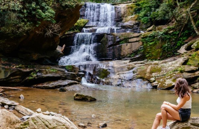 Most Beautiful Waterfalls in the Smoky Mountains (Complete Guide)