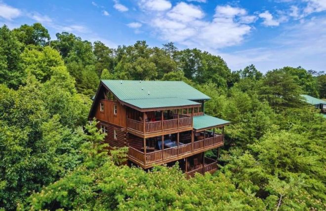 Is it Cheaper to Stay in a Cabin in Gatlinburg or Pigeon Forge?