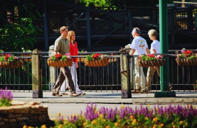 Which Is More Pedestrian-Friendly: Pigeon Forge or Gatlinburg?
