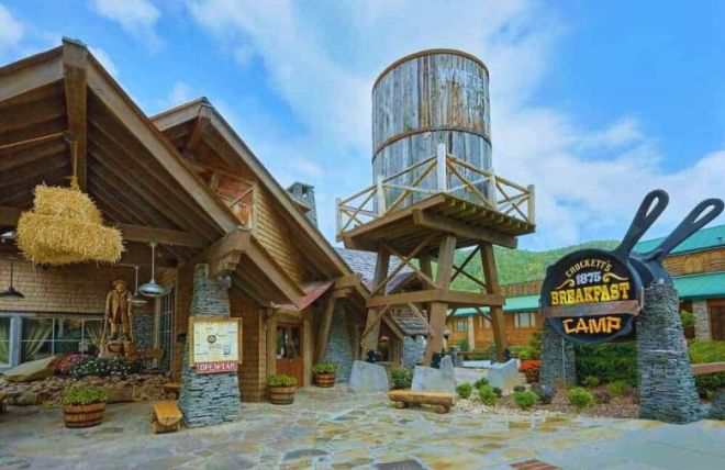 Best Breakfast Restaurants in Gatlinburg, TN (2026 Guide)