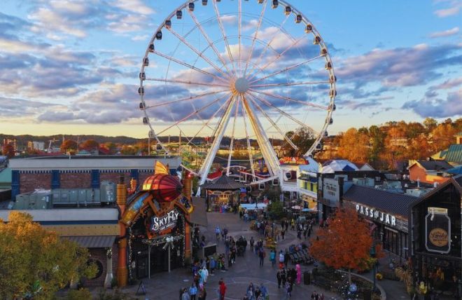 Date Night at The Island in Pigeon Forge - A Complete Guide for Couples