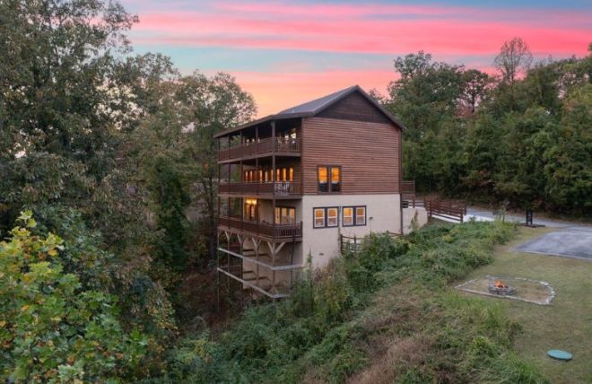 8 Reasons to Book a Cabin Instead of a Downtown Hotel in Gatlinburg