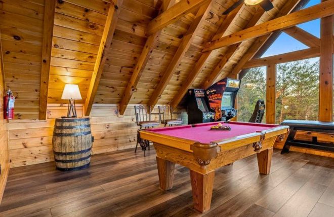 8 Benefits of a Pigeon Forge Cabin with a Game Room