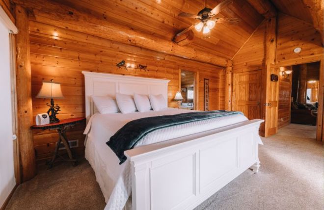 How to Get a Cheap Pigeon Forge Cabin Rental (10 Money-Saving Tips)